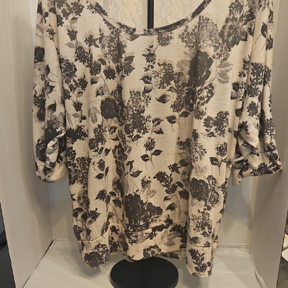 American Rag Black and Cream Floral 3/4  Sleeve Top With Lace Back
